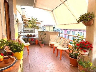 Foto Attico a Massa Centro di 115 m² con 5 locali in vendita