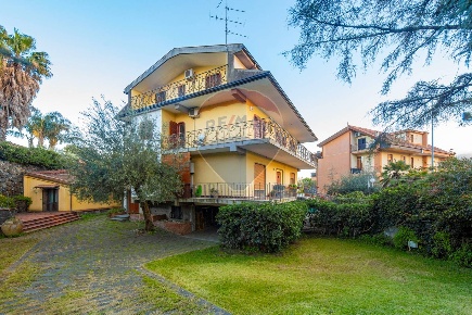 Foto Villa singola in VIA FIRENZE, San Giovanni la Punta Centro di 300 m²