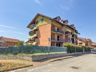 Foto Appartamento in Via Lanzo, Brandizzo di 97 m² con 4 locali in vendita