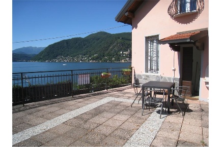 Foto Appartamento in Via Roma, Porto Ceresio di 70 m² con 2 locali
