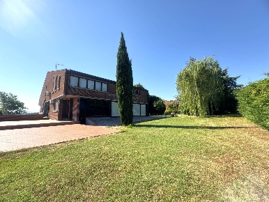 Foto Villa unifamiliare in VIA COLLEPAGANELLO, Fabriano Colle Paganello