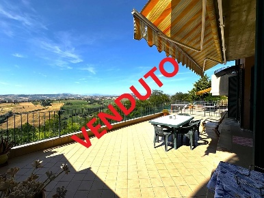 Foto Appartamento a Fermo Capodarco di 95 m² con 4 locali in vendita