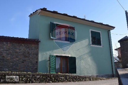 Foto Case semi ndipendenti a Bagni di Lucca Montefegatesi di 165 m²