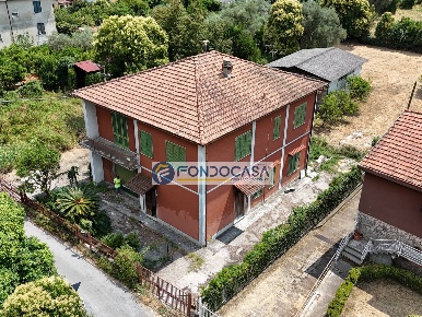 Foto Villa bifamiliare in Via Castagnola di sotto, Massa Castagnola