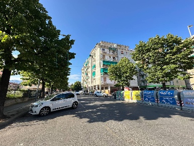 Foto Appartamento in Piazza Nenni, Albenga Centro di 105 m² con 4 locali