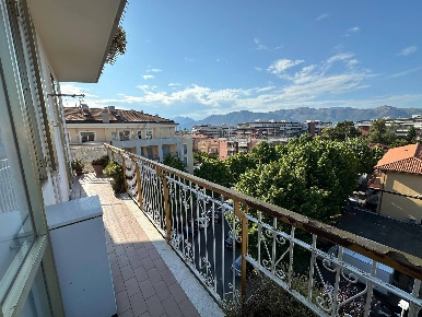 Foto Appartamento in Piazza Nenni, Albenga Centro di 105 m² con 4 locali