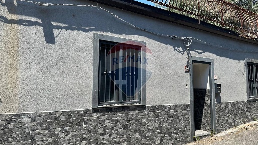 Foto Casa indipendente in Via Degli Ulivi, Catania di 105 m² con 6 locali