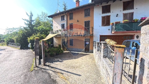 Foto Appartamento a Clivio di 130 m² con 4 locali in vendita