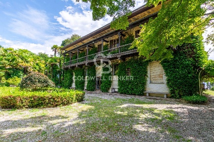Foto Villa singola in Via Della Vittoria, Baveno Centro di 1300 m²