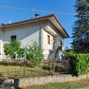Foto Casa indipendente a Carentino di 110 m² con 4 locali in vendita