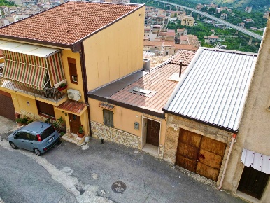 Foto Appartamento in via veronica, Altofonte di 78 m² con 3 locali