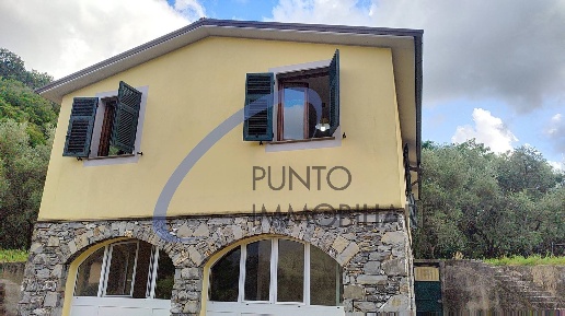Foto Villa singola a Cogorno di 110 m² con 6 locali in affitto