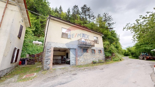 Foto Villa singola in PONTECENO, Bedonia Ponteceno di 102 m² con 6 locali