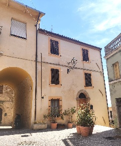 Foto Casa indipendente in Via Cavour, Massignano Centro di 284 m²