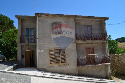 Foto Casa indipendente in via Alessandro Manzoni, Reino di 270 m²