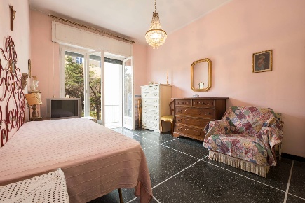 Foto Appartamento in Via Coronata, Genova Cornigliano di 84 m² con 5 locali