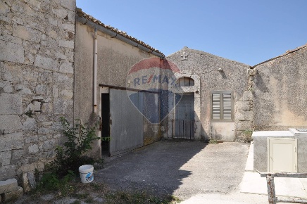 Foto Casa indipendente in contrada salinella, Ragusa di 212 m² con 5 locali