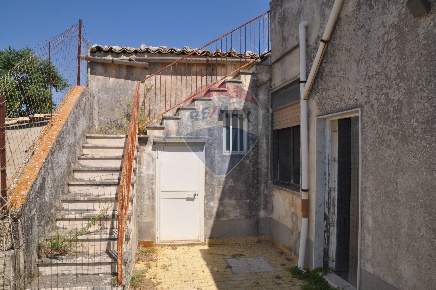 Foto Casa indipendente in contrada salinella, Ragusa di 212 m² con 5 locali