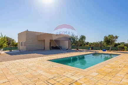 Foto Villa singola in Contrada Santo Scalone, Ostuni di 130 m² con 4 locali