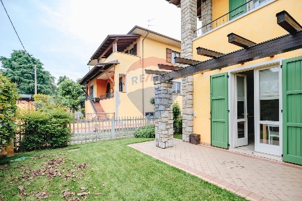 Foto Villa singola in Via Piave, Ospitaletto di 327 m² con 5 locali