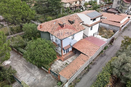 Foto Villa unifamiliare in Via Gabriele D'Annunzio, Pedara Centro di 190 m²