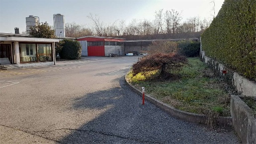 Foto Capannone industriale a Cantù di 1700 m² con 6 locali in vendita