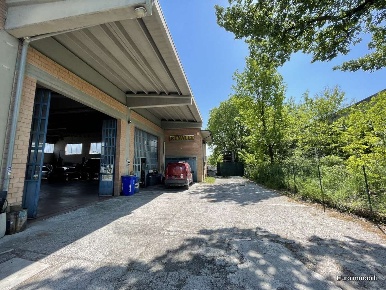 Foto Capannone industriale in Monzato, Traversetolo Centro di 400 m²