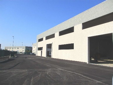 Foto Capannone industriale a Inverigo di 8000 m² con 3 locali in vendita