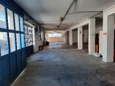 Foto Capannone industriale in Via Lovati, Besana in Brianza in vendita