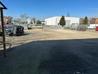 Foto Capannone industriale a Medolla di 490 m² con 7 locali in vendita