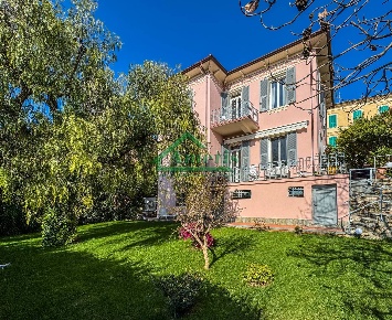 Foto Villa in Oneglia, Imperia in vendita