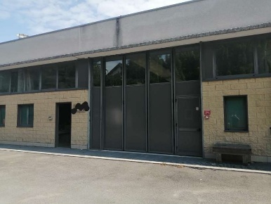 Foto Capannone industriale a Cantù di 720 m² con 3 locali in vendita
