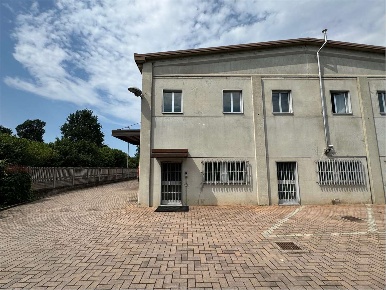 Foto Capannone industriale in via Vivaldi 8, Cadorago di 760 m² in vendita