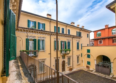 Foto Appartamento in Via Paradiso, Verona Veronetta di 109 m² con 3 locali