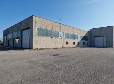 Foto Capannone industriale a Novedrate di 3000 m² con 6 locali in vendita