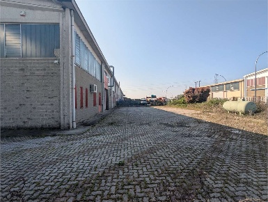 Foto Capannone industriale in via primo stucchi, Cornate d'Adda Centro