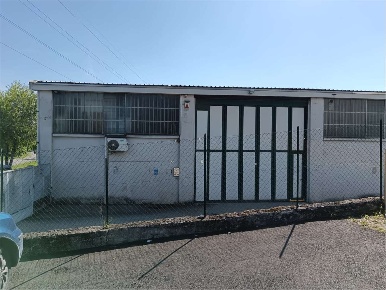 Foto Capannone industriale a Figino Serenza di 340 m² con 4 locali