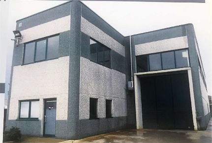 Foto Capannone industriale a Romentino di 520 m² con 6 locali in vendita