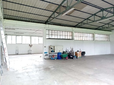 Foto Capannone industriale a Lipomo di 400 m² con 1 locali in vendita