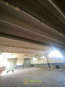Foto Capannone industriale a Licciana Nardi di 1571 m² con 10 locali