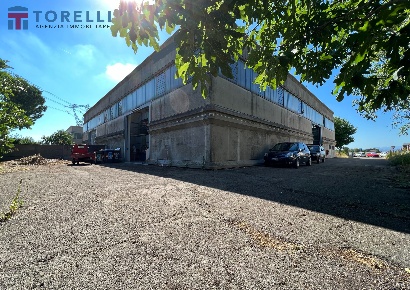 Foto Capannone industriale a Cesena di 460 m² con 2 locali in vendita