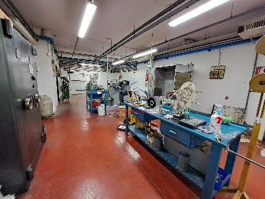 Foto Capannone industriale a Arezzo di 310 m² con 5 locali in vendita