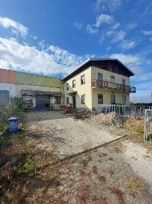 Foto Capannone industriale a Parma di 430 m² con 3 locali in vendita