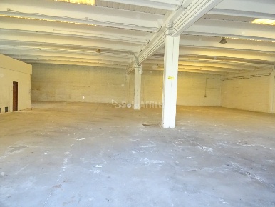 Foto Capannone industriale a Monte Porzio di 1050 m² con 2 locali