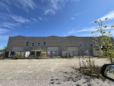Foto Capannone industriale in Dossino 31, Cura Carpignano di 1000 m²