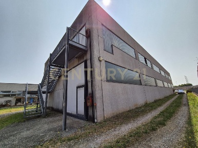 Foto Capannone industriale a Cerea Centro di 1768 m² con 3 locali