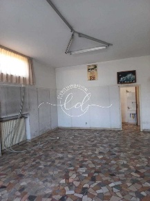 Foto Capannone industriale a Pietrasanta di 90 m² con 2 locali in affitto