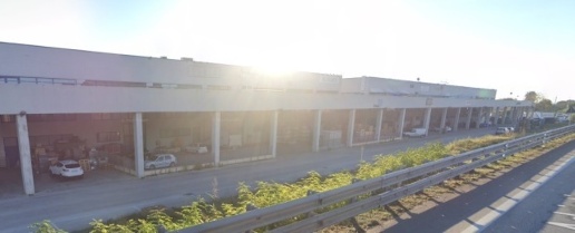 Foto Capannone industriale a Martinsicuro di 660 m² con 3 locali in vendita