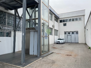 Foto Capannone industriale in Via Leopardi  22, Livorno Sorgenti di 180 m²
