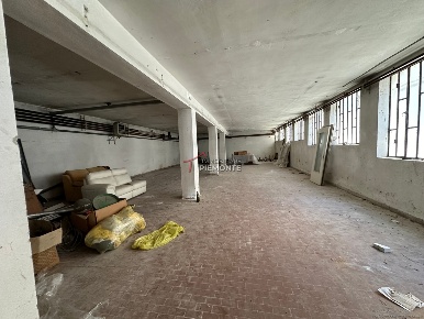 Foto Capannone industriale a Grignasco Centro di 1800 m² con 12 locali